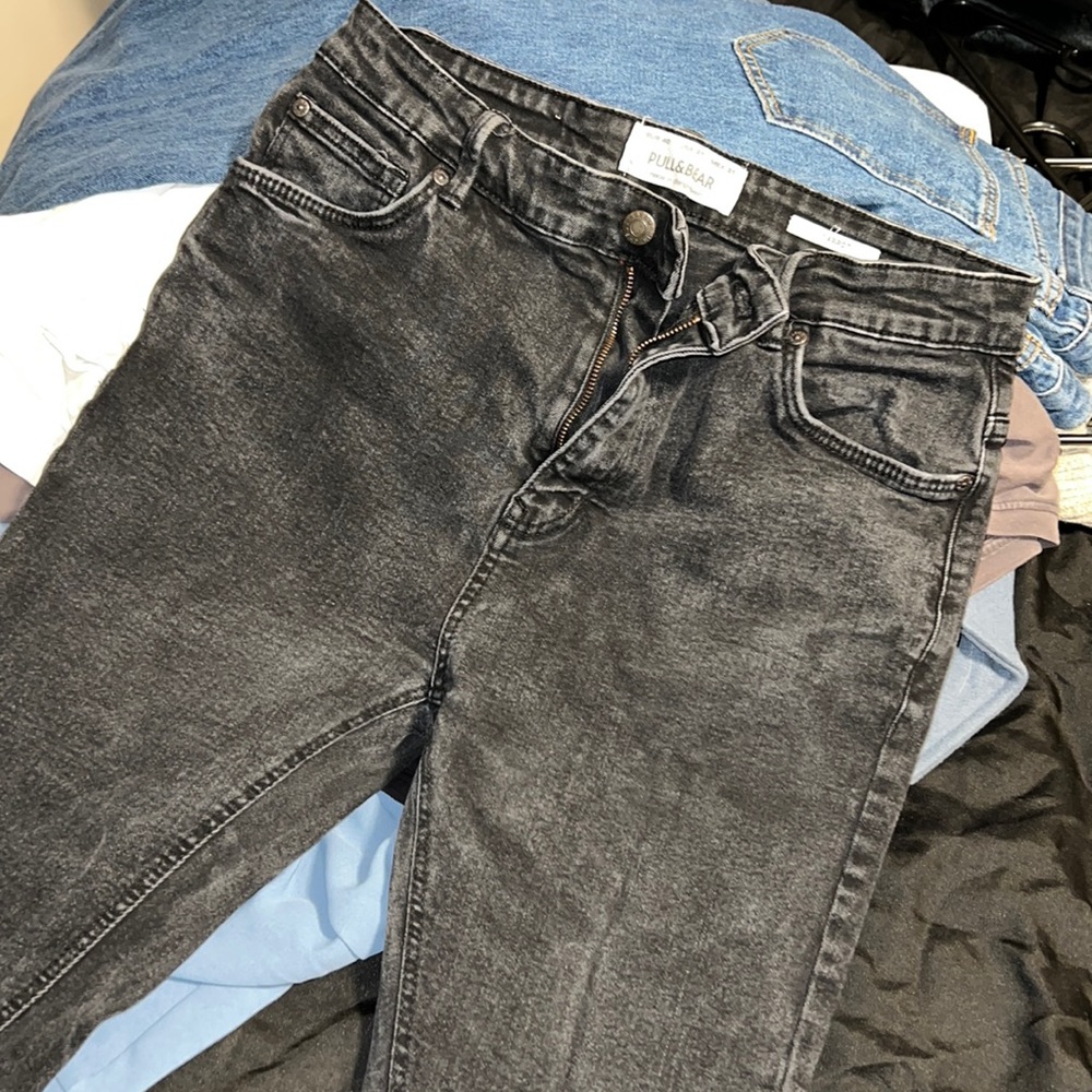 PULL&BEAR Carrot Jeans in Black